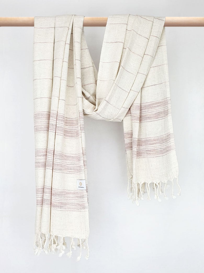 Scarf with linen & cotton blend in brown colour with knotted fringe and hand-twisted style on the stick.