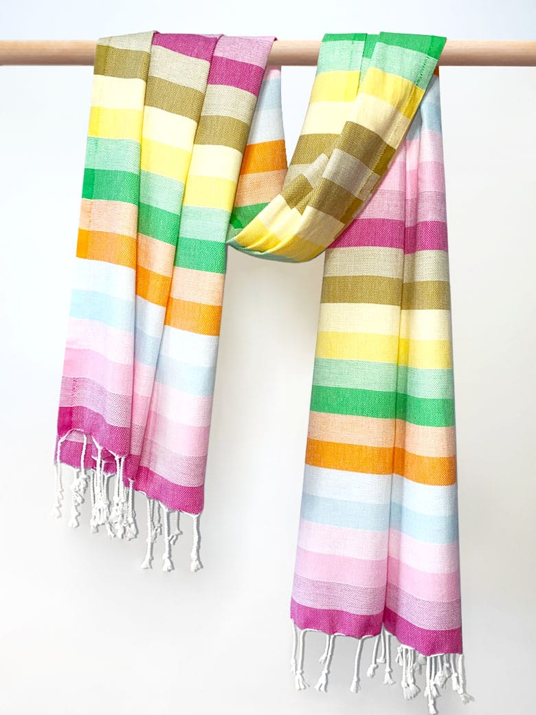 Towel with thick colourful stripes with hand-twisted style on the stick.